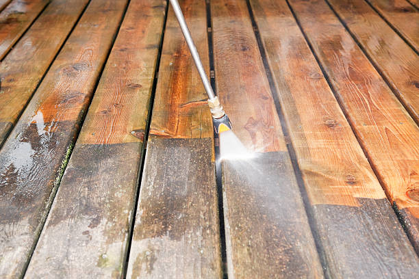 Best Garage Pressure Washing  in Mazomanie, WI